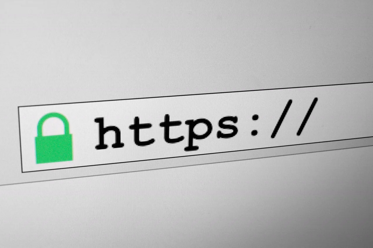 Barre d'adresse d'un navigateur affichant le préfixe HTTPS et l'icône du cadenas