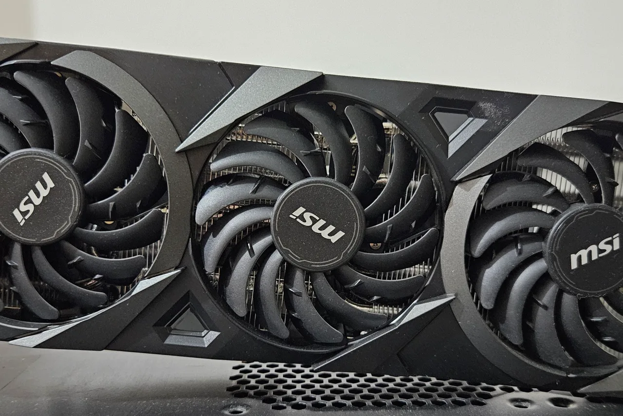 Carte graphique NVIDIA GeForce RTX 3070 de MSI, modèle Ventus 3X OC à trois ventilateurs