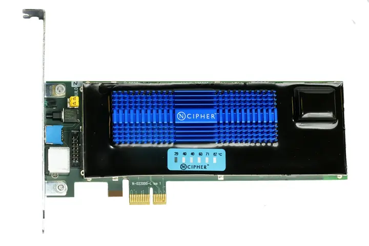 Carte nCipher nShield F3, un module matériel de sécurité du type utilisé par les autorités de certification pour générer et protéger leurs clés privées