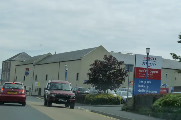 Devanture d'un magasin Tesco Metro à Stranraer, en Écosse